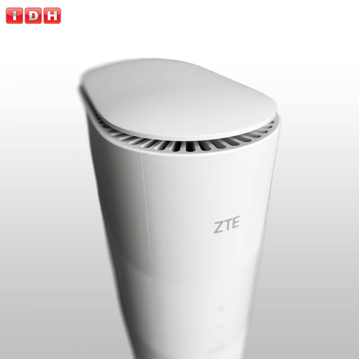 شیار های هوای مودم 5G رومیزی ZTE MC801A