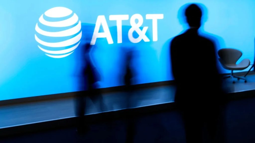AT&T سعی دارد جلوی ارائه سرویس اینترنت ماهواره‌ای استارلینک به تلفن‌های همراه را بگیرد